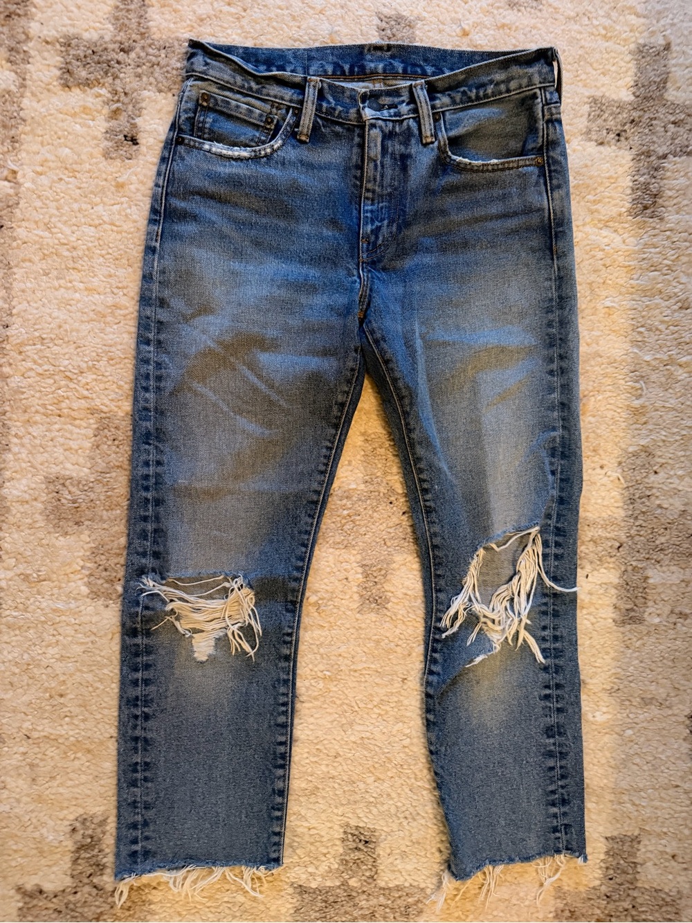 Women’s Levi’s Distressed Blue High-Rise Jeans with Knee Rips